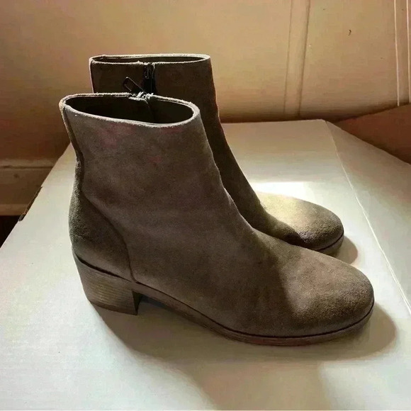 Vince Ruth Block Heel Suede Chelsea Bootie/ Ankle boots Size 8 - Picture 1 of 8